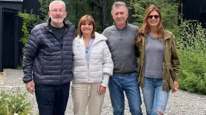 Patricia Bullrich y su marido Guillermo Yanco, junto a Mauricio Macri y Juliana Awada, en Cumelén.