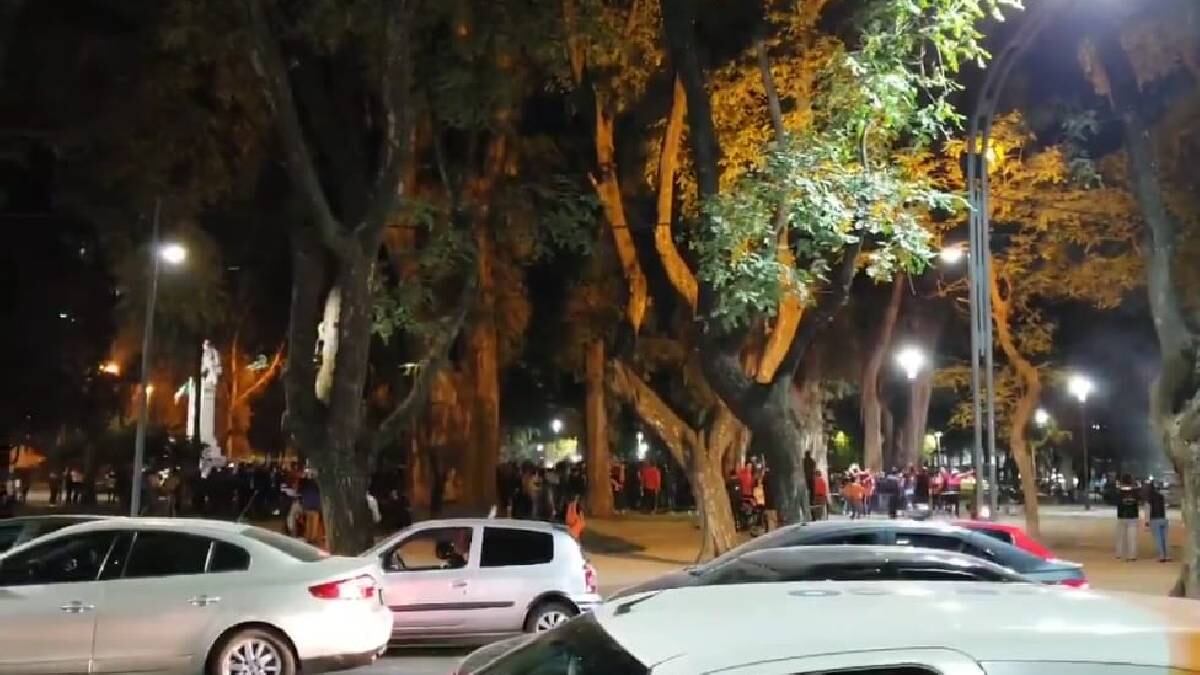 Hinchas de Newell’s realizaron igual el Banderazo pese al pedido de las autoridades
