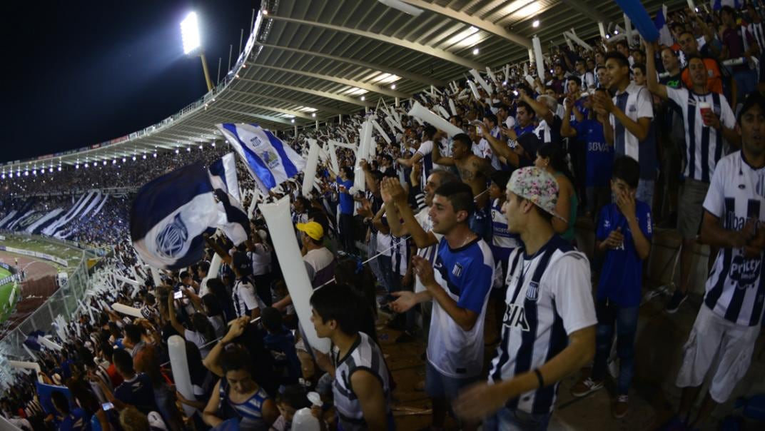 Una fiesta en el Kempes en el partido contra River (Foto: Ramiro Pereyra).