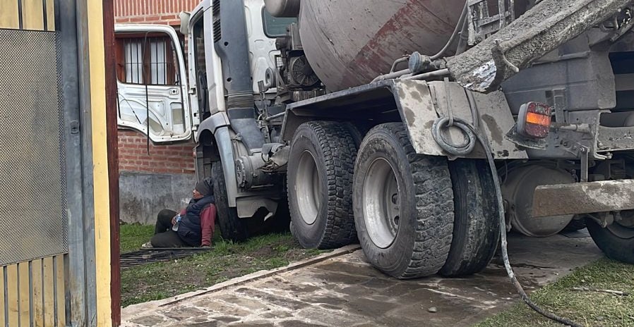 Shockeado pero a salvo, el conductor del camión pasó sin problemas el test de alcoholemia.