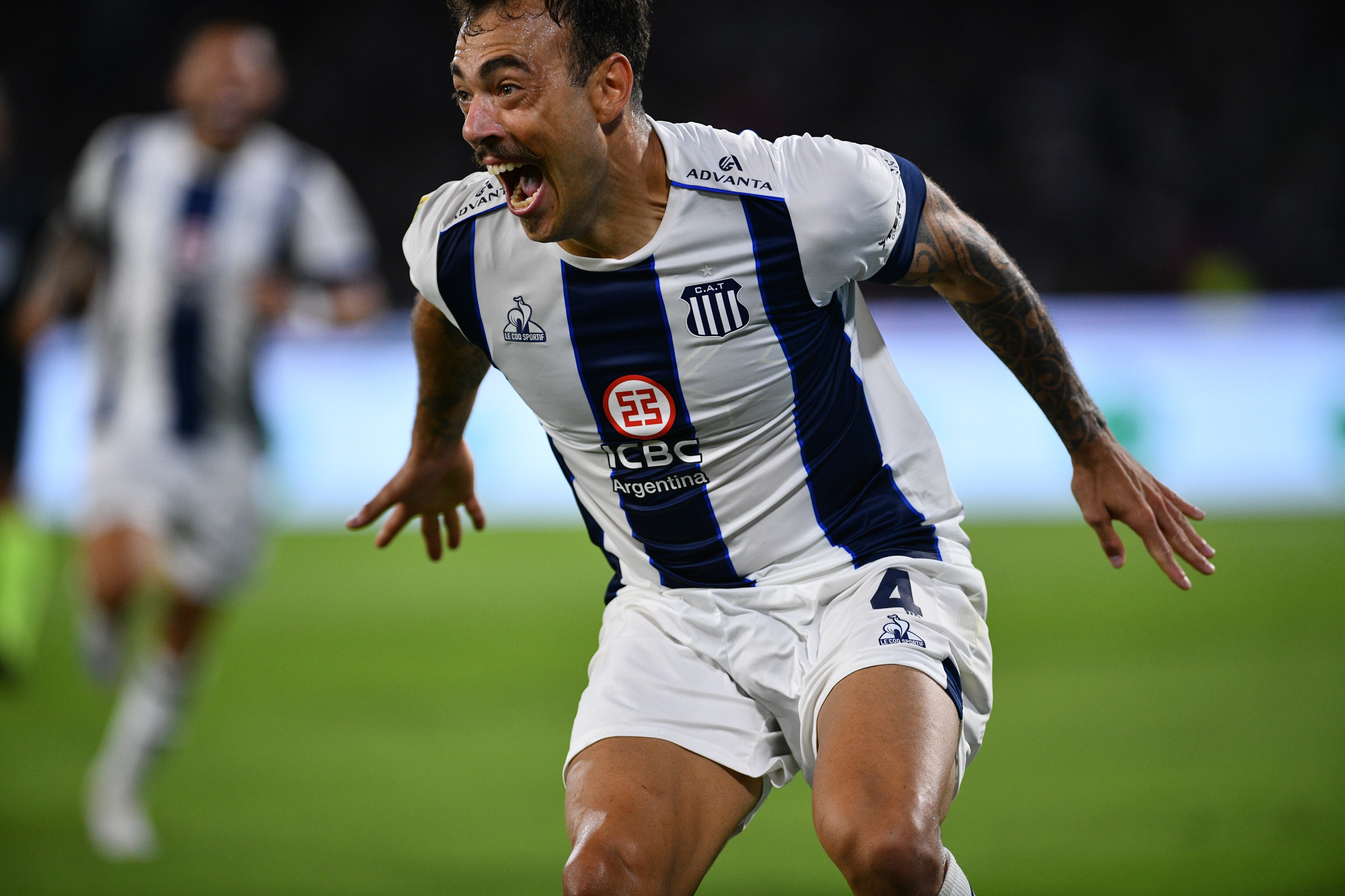 Matías Catalán marca el cuarto gol para Talleres vs Rosario Central. (Pedro Castillo / La Voz)