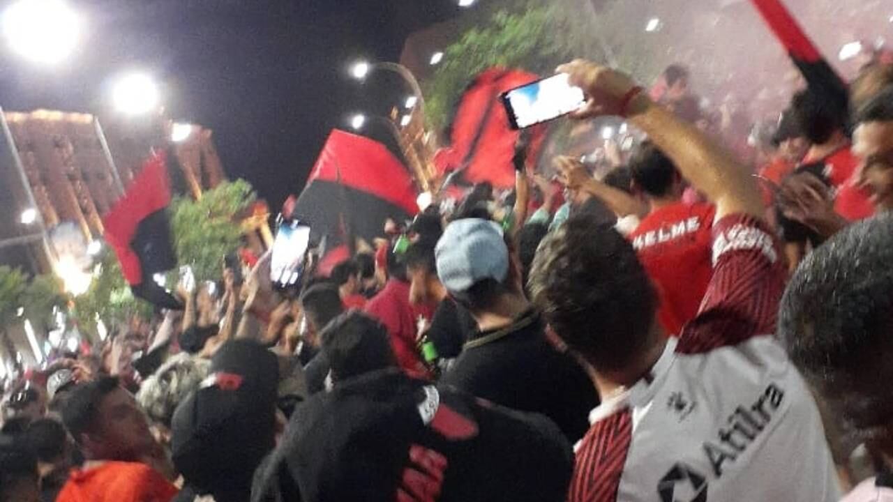 Los hinchas de Colón coparon Santiago del Estero para la final ante River