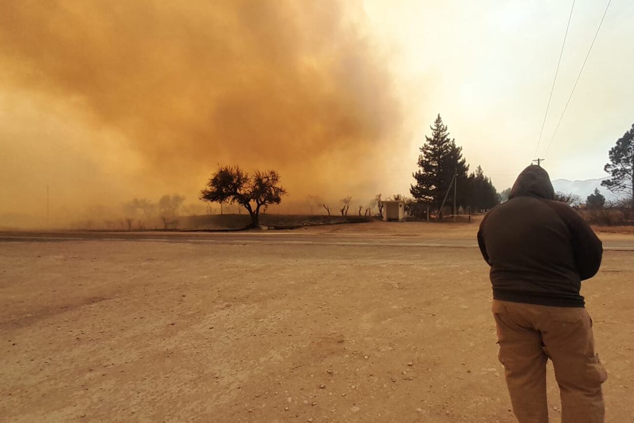 Incendio en la localidad de San Esteban de la provincia de Córdoba. (Carlos Romero / La Voz)