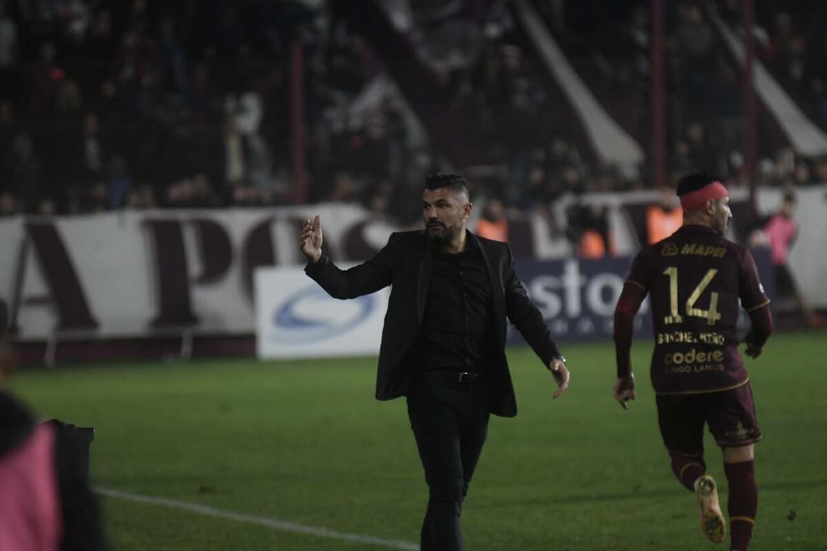 Javier Gandolfi, DT de Talleres, asumió que la diferencia con River “es grande”