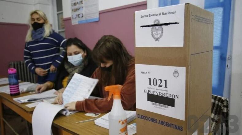 Comenzó la distribución de más de 100 mil urnas en todo el país