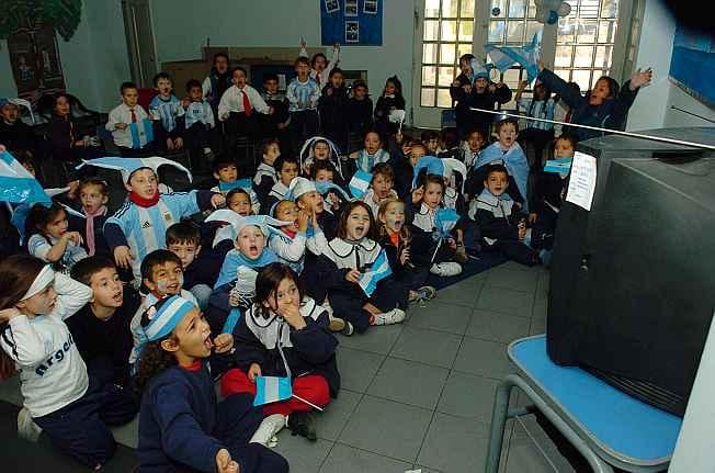 Millones de alumnos siguen a la Selección en las escuelas