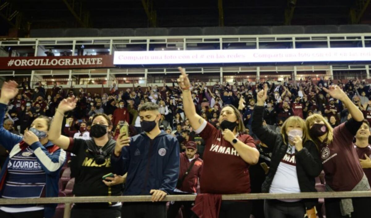 Cómo fue el regreso de los hinchas a las canchas del fútbol argentino tras más de 18 meses