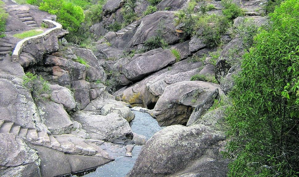 ACCESO A LA CUEVA DE LOS PAJARITOS.