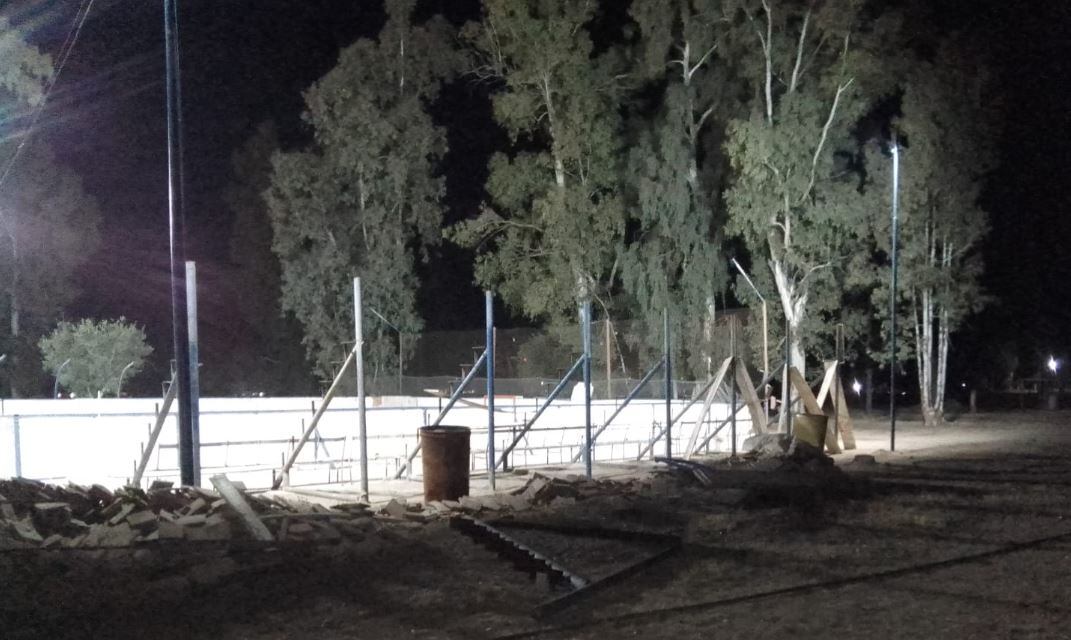 Agrupaciones de hinchas trabajan para terminar con la pista de Deportes sobre ruedas en la Ciudad Deportiva.