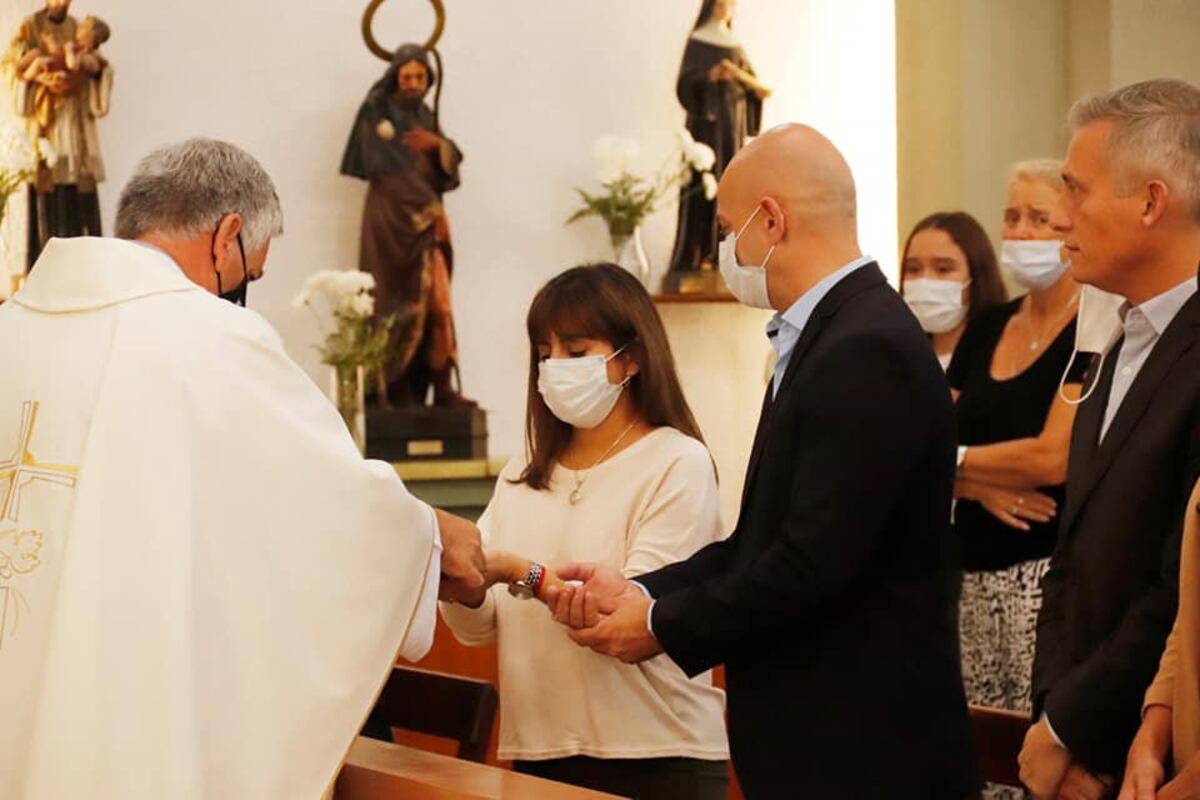 Autoridades de Carlos Paz estuvieron presentes en la Misa de Pascua en la Iglesia Nuestra Señora del Carmen