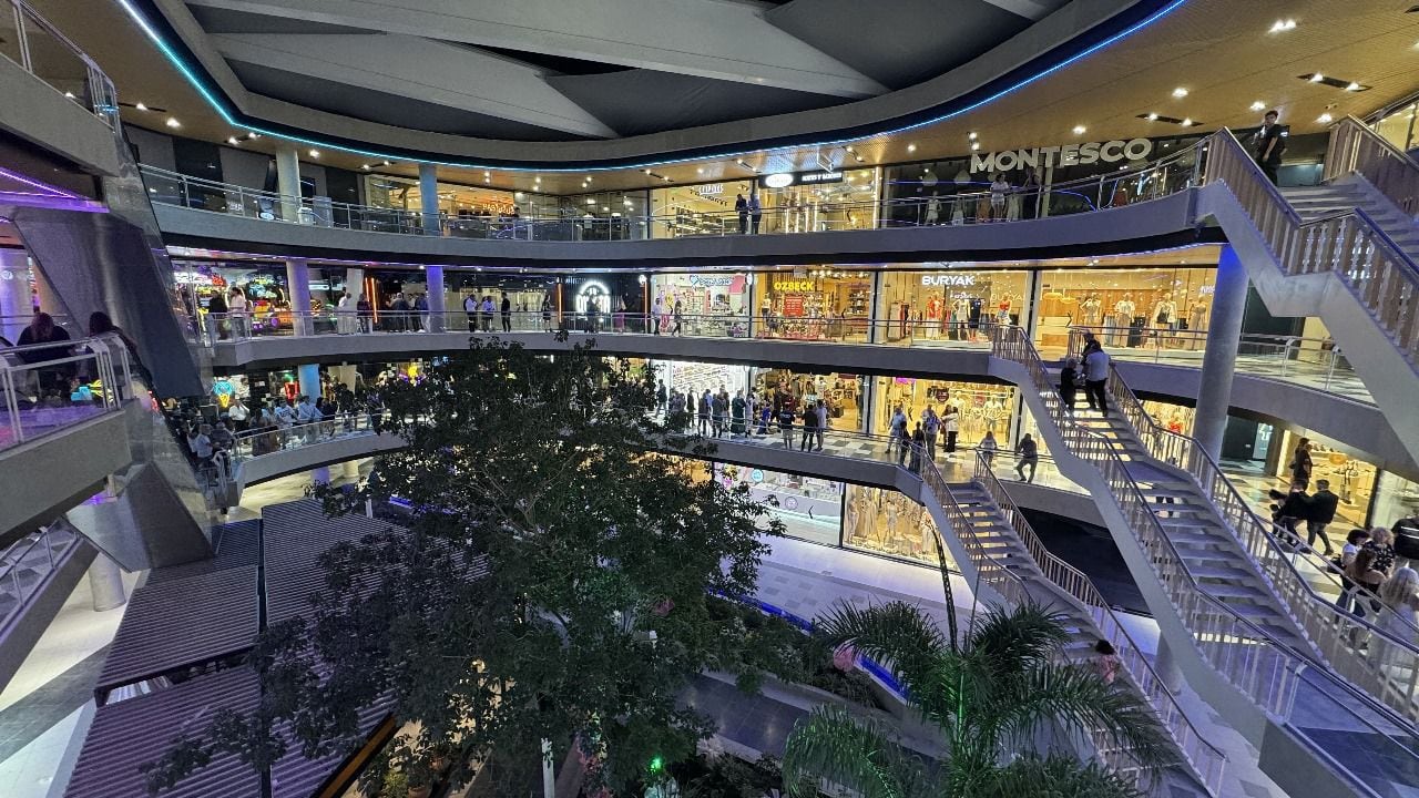 La temporada arrancó con la apertura del centro comercial WO.