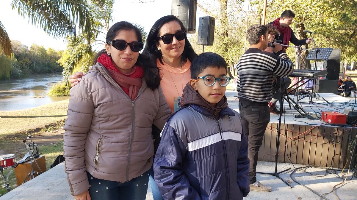 Josué continúa la cadena de favores en Arroyito y ahora Joaquín recibió la ayuda solidaria