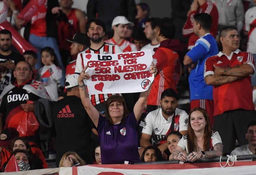 Las mejores fotos de los hinchas de River en la despedida de Leonardo Ponzio en el Monumental.