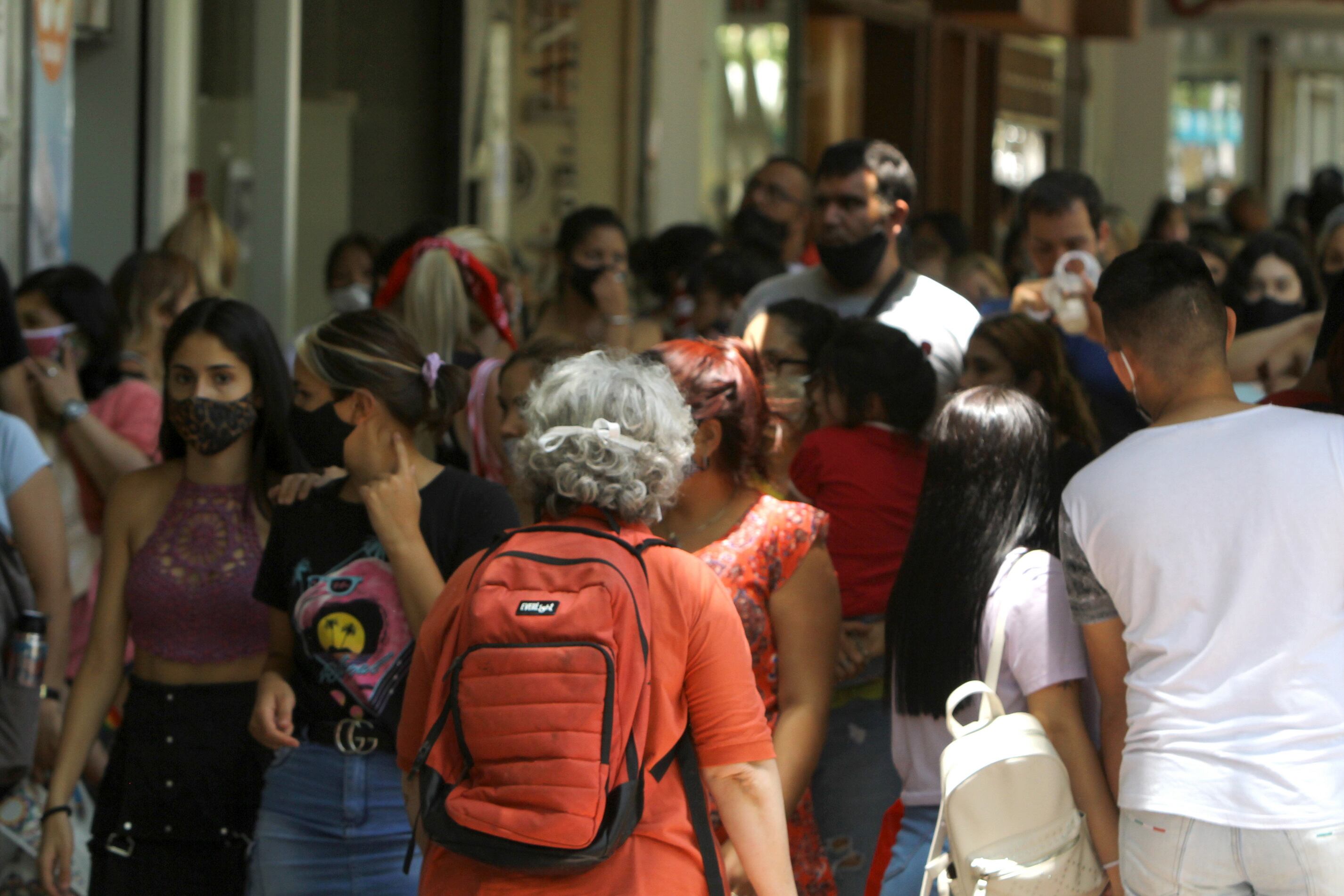 El centro se llenó de gente en la previa de las fiestas, en medio de una pandemia