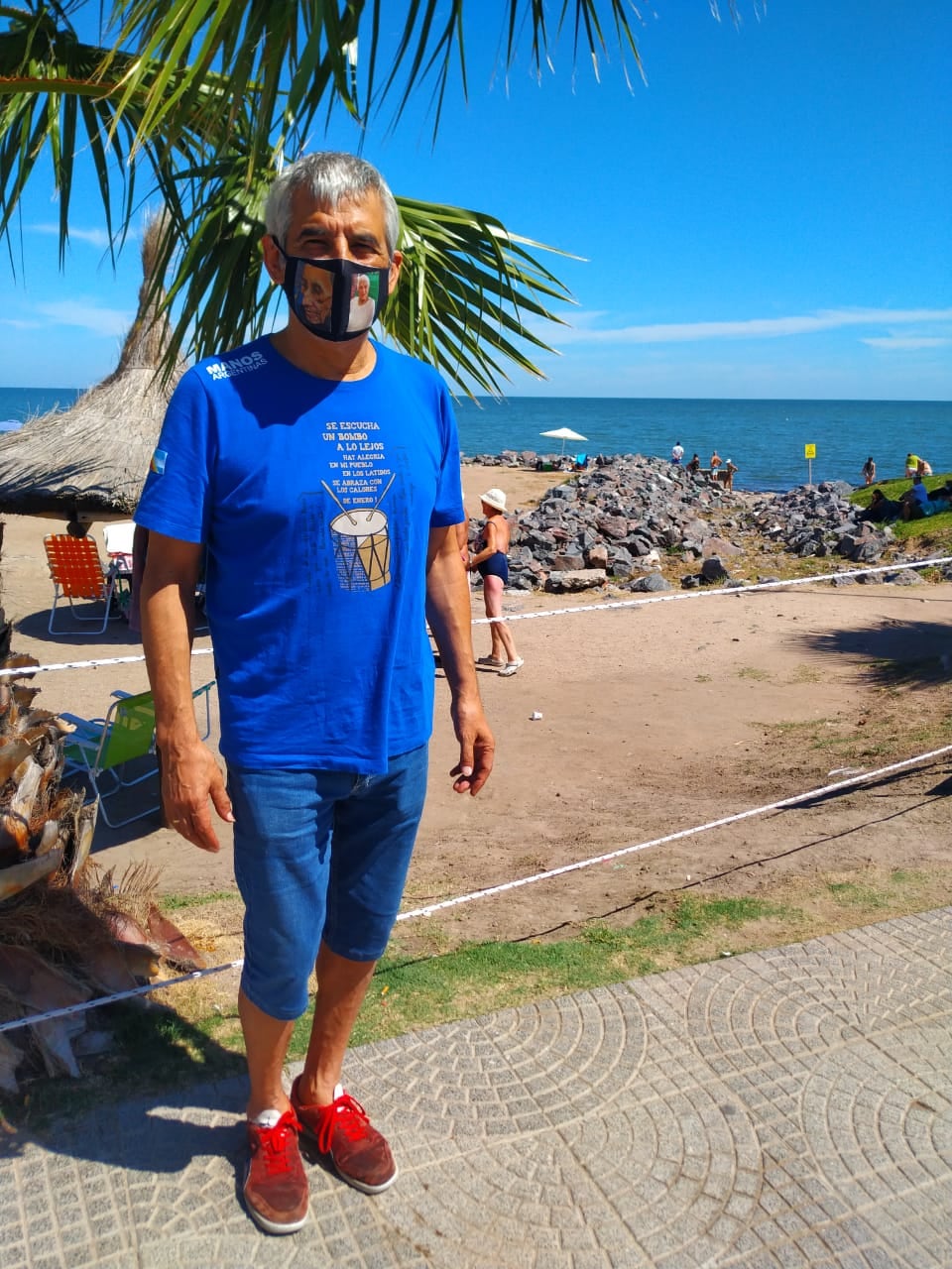 El músico argentino encontró paz frente al "Mar cordobés".