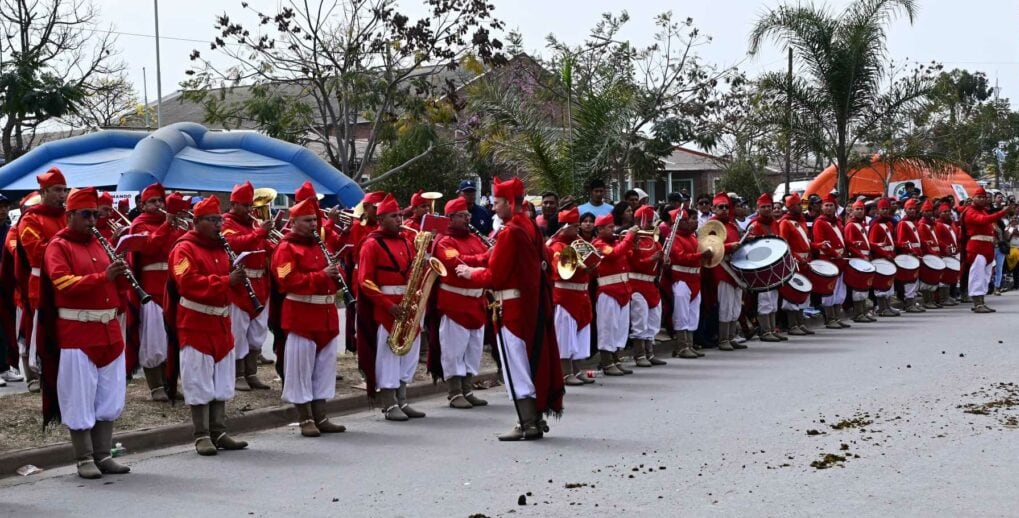 La banda de música de "Los Infernales de Güemes" trajo la representación salteña a la conmemoración de la gesta de agosto de 1812.