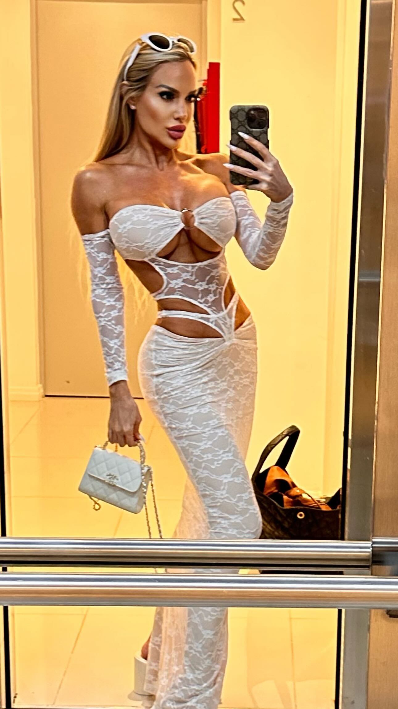 El vestido cut out con transparencias de Luciana Salazar