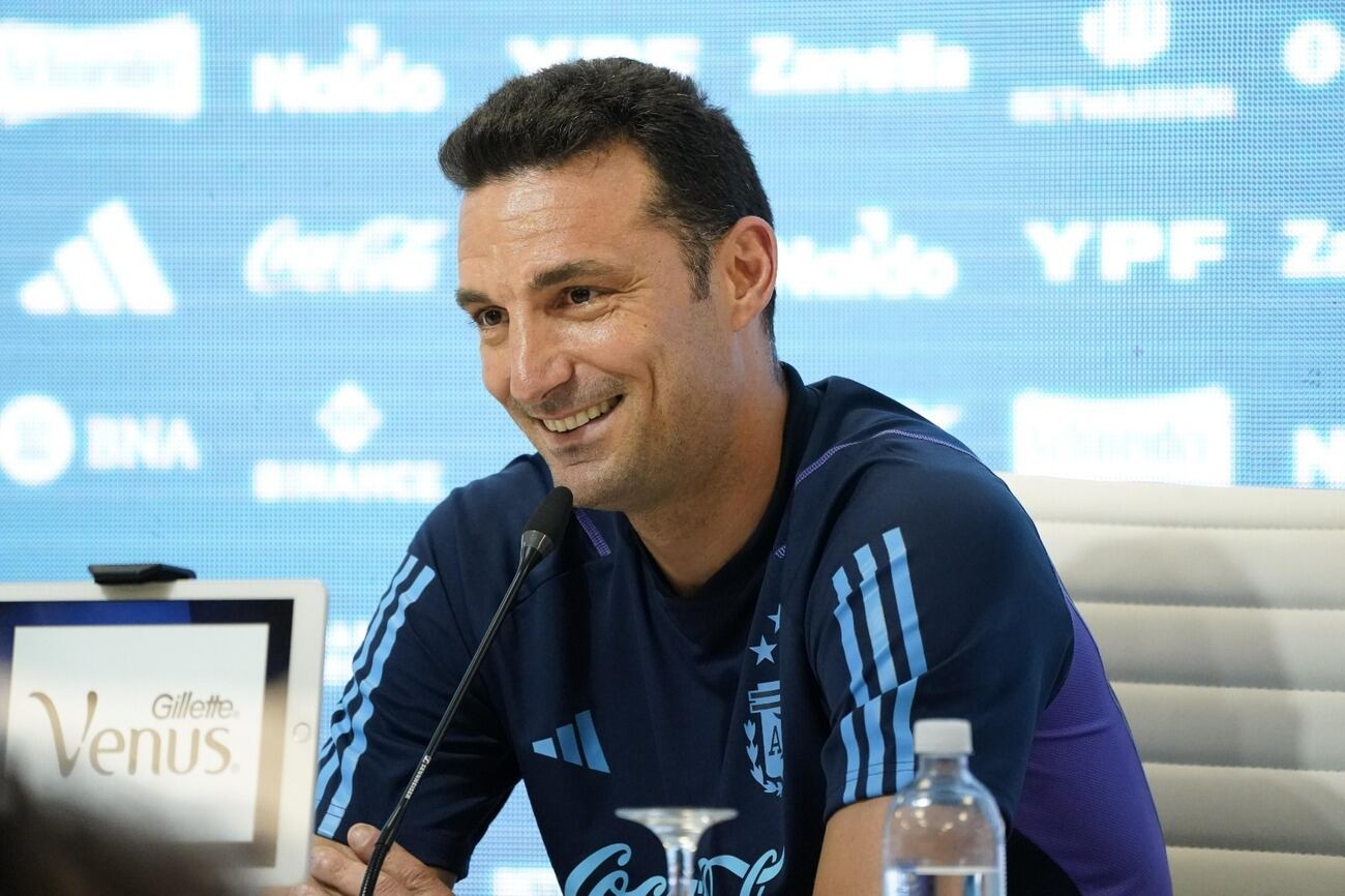 Lionel Scaloni quiere que todos los campeones jueguen en estos amistosos. 