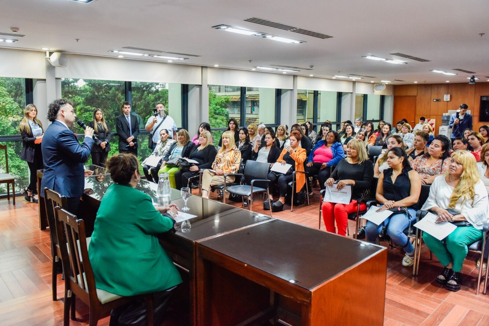 Se distinguió a mas de medio centenar de mujeres.