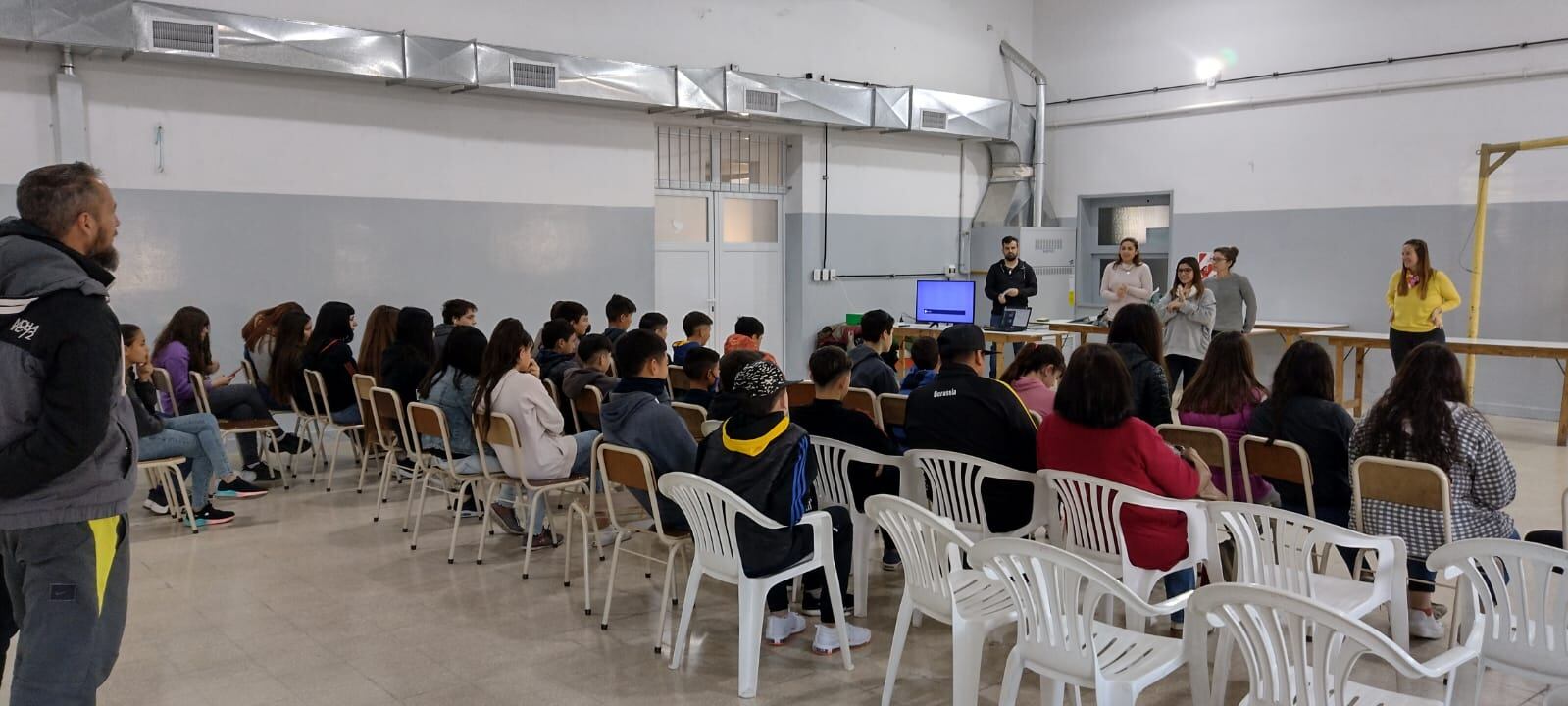 Inició el Ciclo sobre Adolescencias en Tres Arroyos