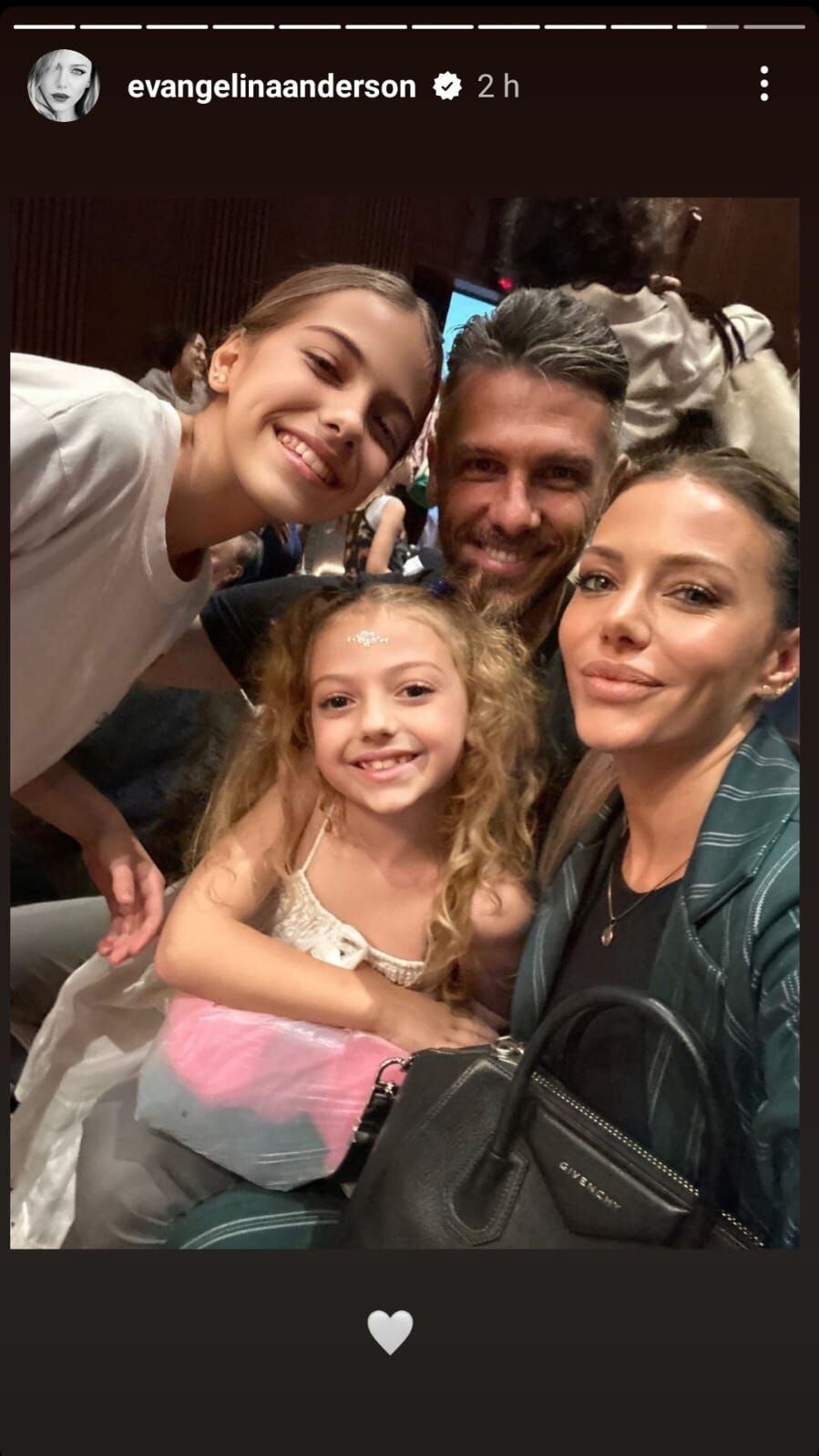 Las niñas bailaron juntas la coreo de fin de año.