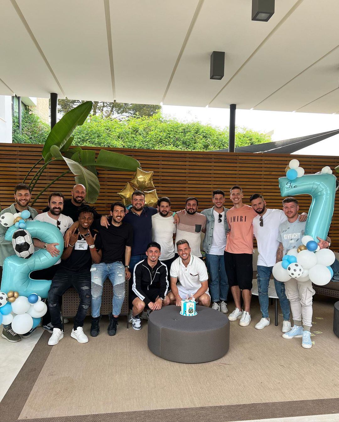 Compañeros y amigos de Lo Celso fueron a celebrar su cumpleaños después del partido de la Liga de España.