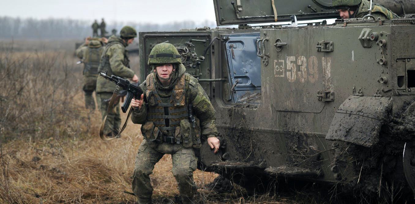 Ante la constante baja de soldados y la continuidad del conflicto, Rusia ve mermada a sus fuerzas militares. Foto: AP.