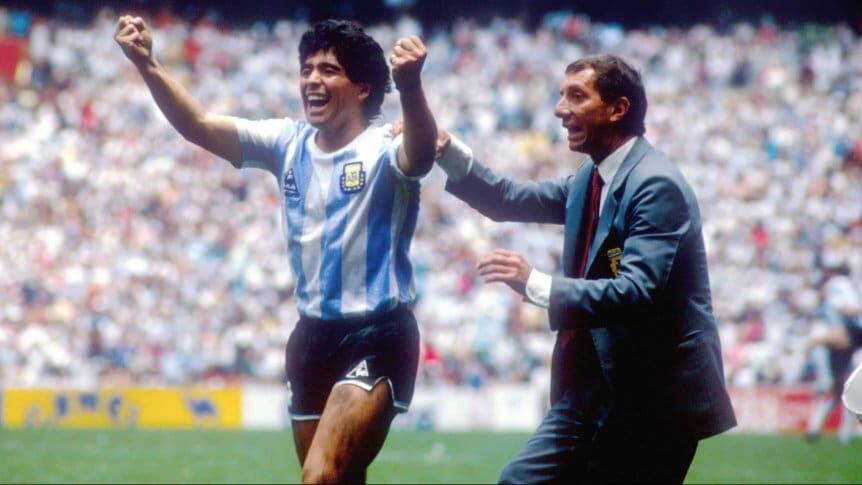 Carlos Bilardo festejando junto a Diego Maradona