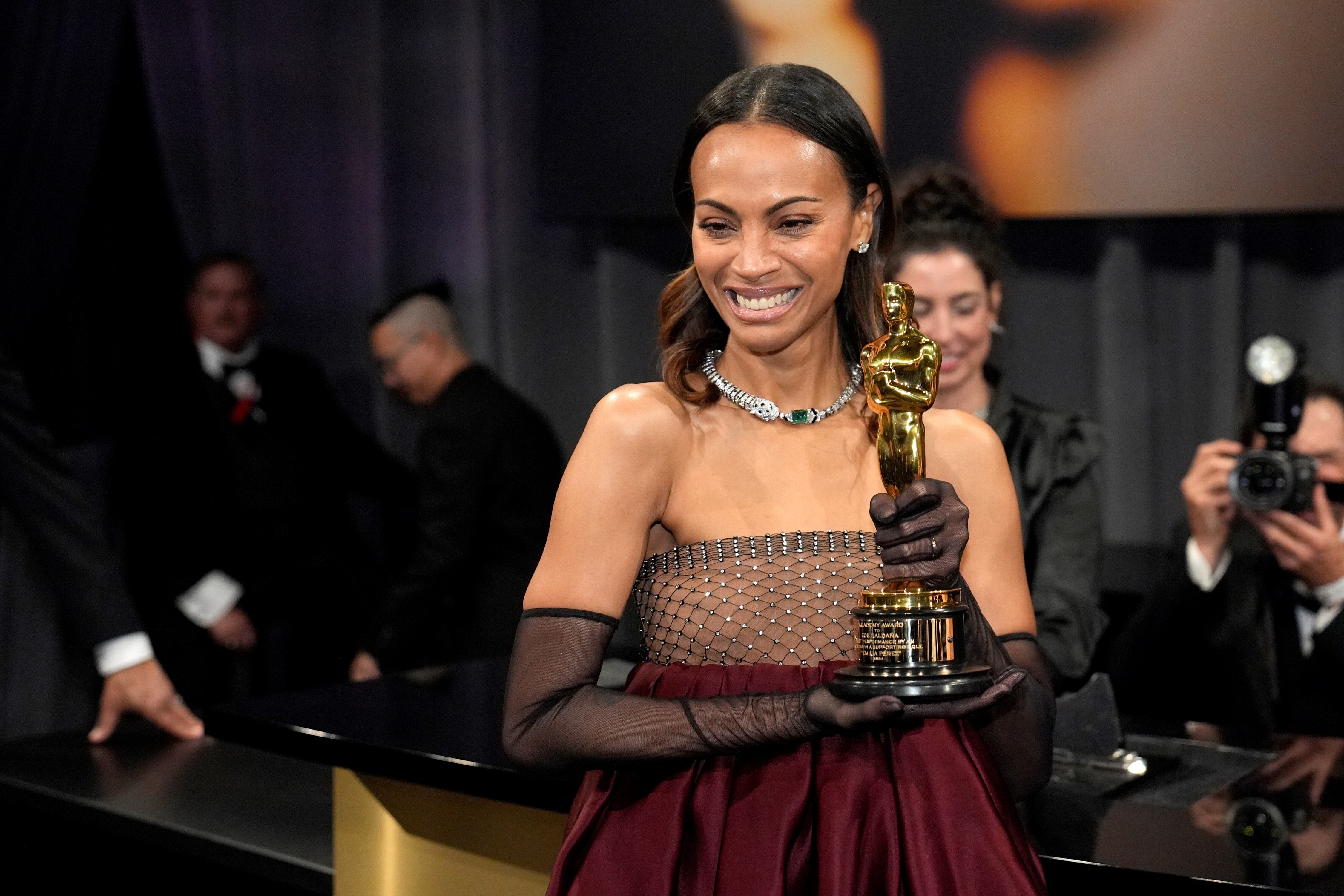 Zoe Saldaña ganó a mejor actriz de reparto por su trabajo en "Emilia Perez" (AP / John Locher)