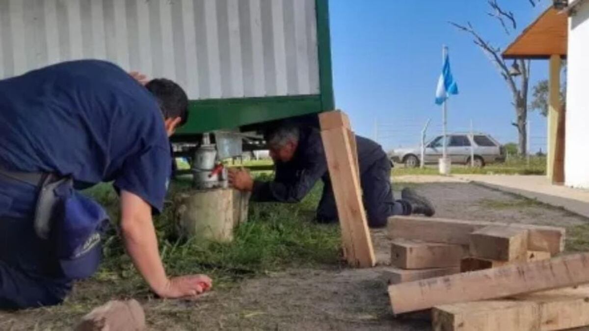 Robaron las ruedas traseras del “aula móvil” de una escuela en Corrientes