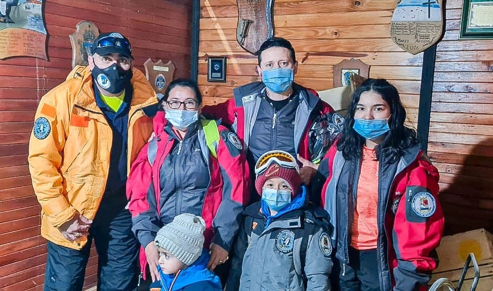 La pareja docente oriunda de la ciudad de Río Grande seleccionada para prestar funciones en la Escuela Provincial N° 38 “Presidente Raúl Ricardo Alfonsín” de la Base Esperanza.