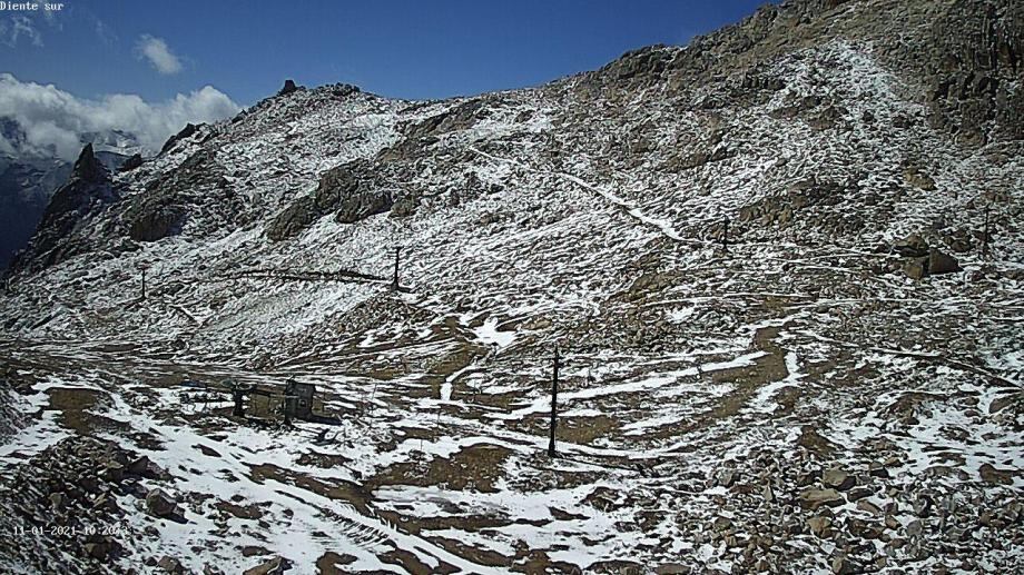 Los turistas y vecinos fueron sorprendidos por postales blancas.