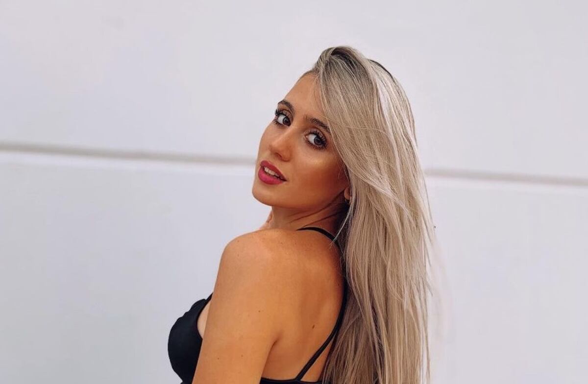 Morena Beltrán y su gusto por los looks “total black”: conjuntos, tops y vestidos siempre en negro