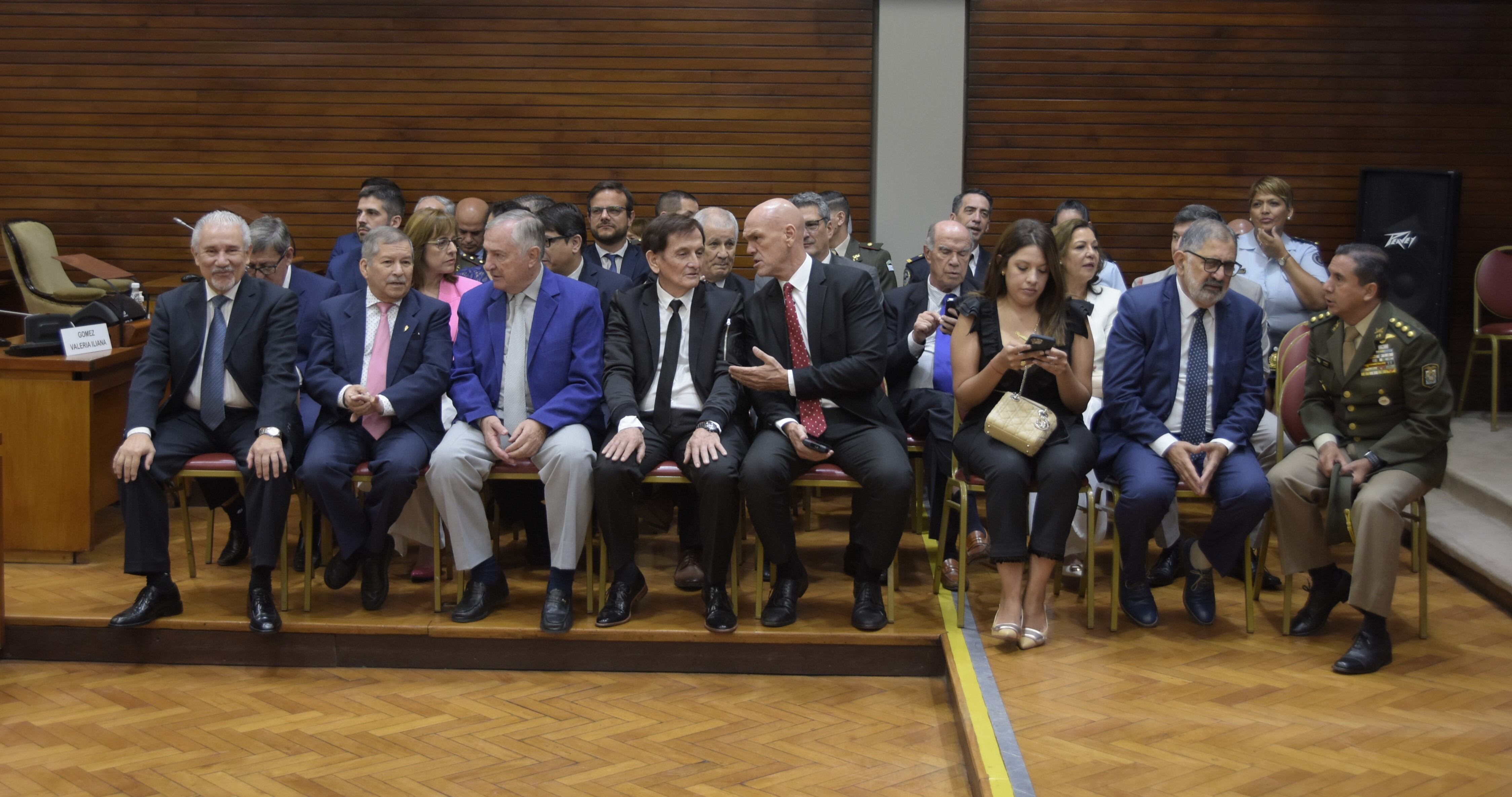 Los exgobernadores (de izq. a der.) Walter Barrionuevo, Carlos Ferraro, Agustín Perassi y Carlos Ficoseco, presentes en el acto de este viernes en la Legislatura.