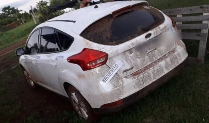 Intentó huir de la policía con un auto robado: abandonó el rodado y fue detenido.