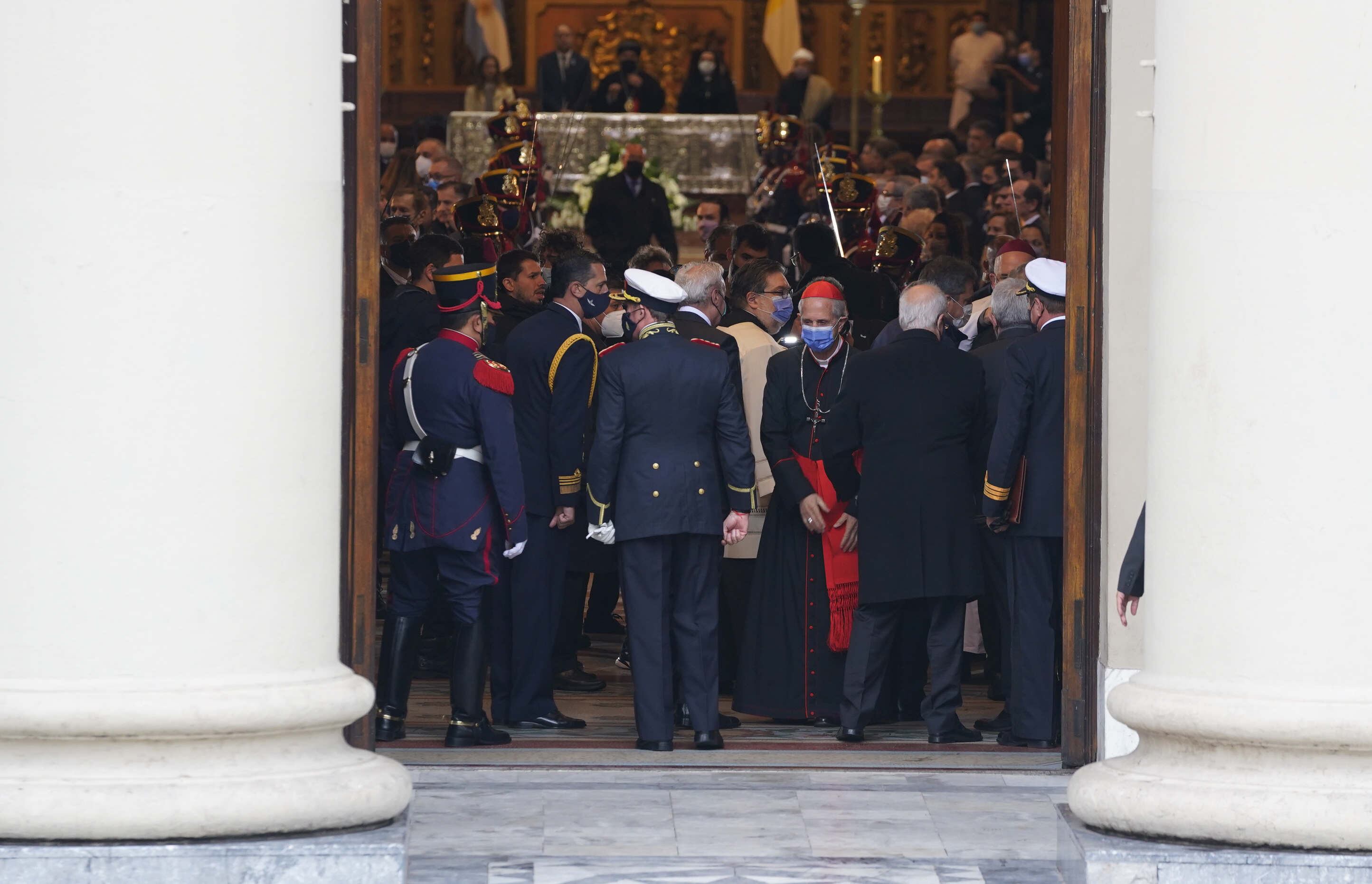 POLÍTICA
ALBERTO FERNÁNDEZ en el TEDEUM POR EL 25 DE MAYO CON SU GABINETE
Monseñor Poli
foto clarín