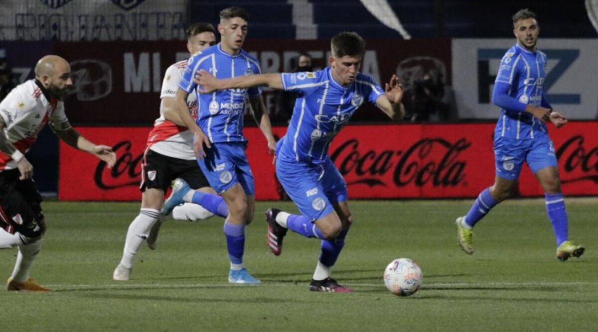 Gran triunfo del Tomba ante River, le ganó 2-1 en el Feliciano Gambarte