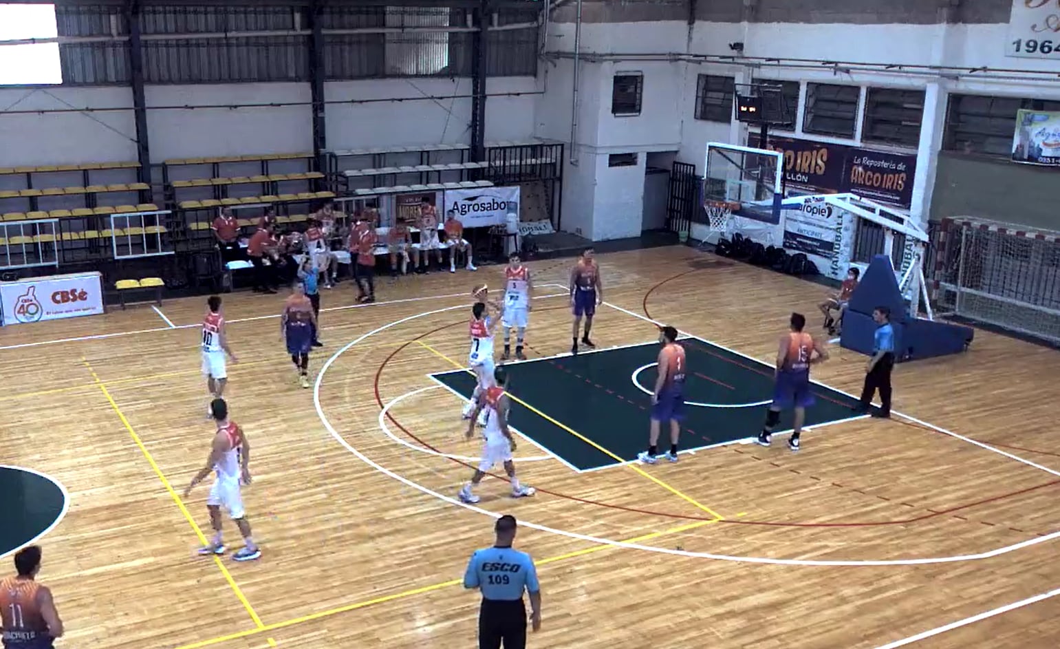 Los halcones jugaron en la cancha de Barrio Parque ( Foto: Transmisión oficial)