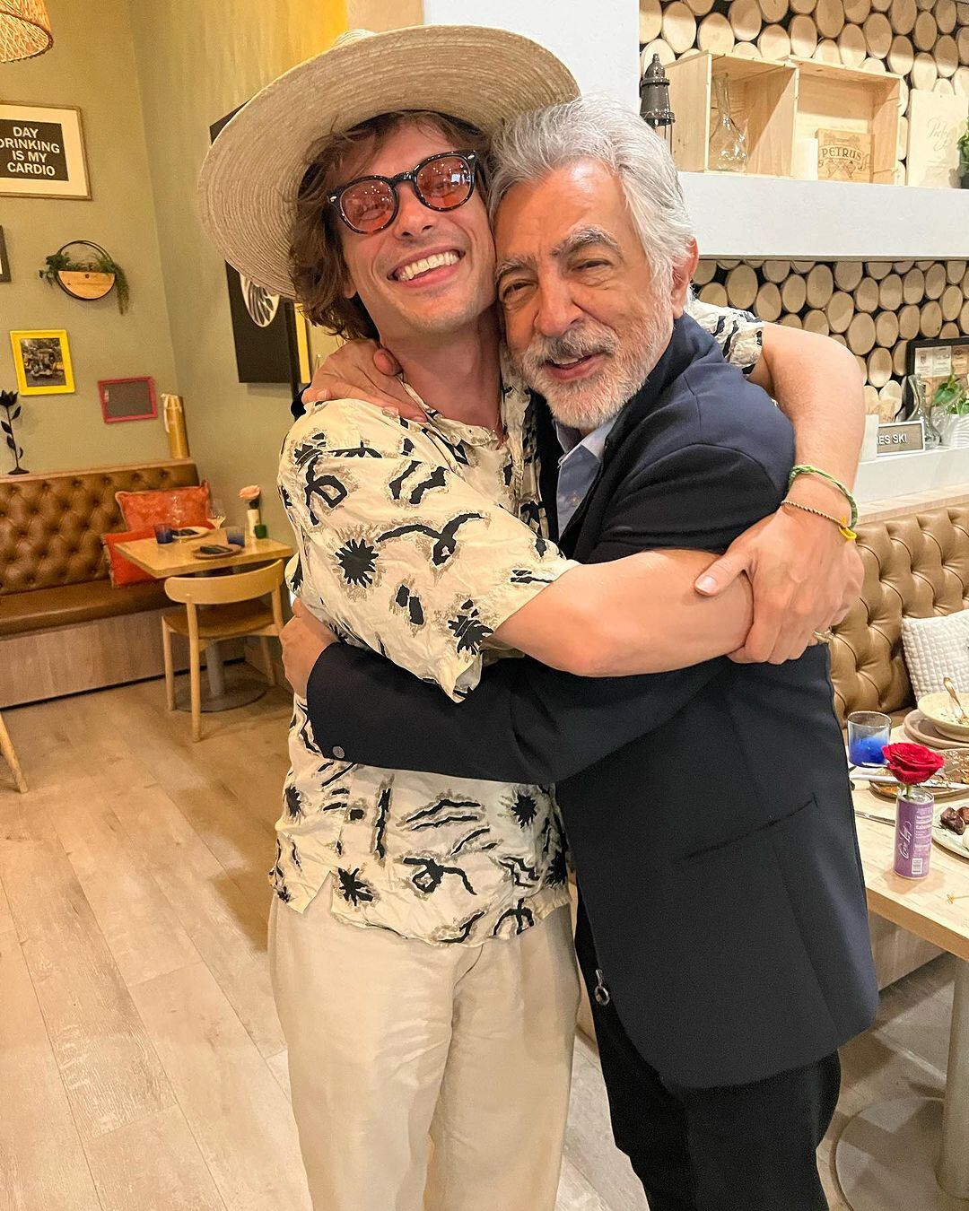 Matthew Gray Gubler junto a Joe Mantegna.