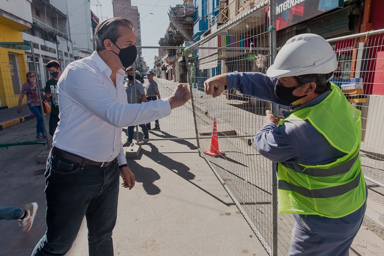 Adán Bahl recorrió las obras de la peatonal San Martín de Paraná