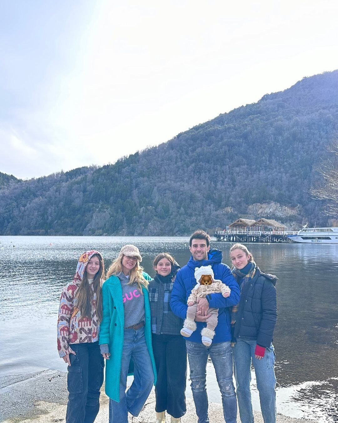 Las hijas de Neumann y Cubero viajaron junto a su madre, Manu Urcera y su hermano Cruz a Bariloche.