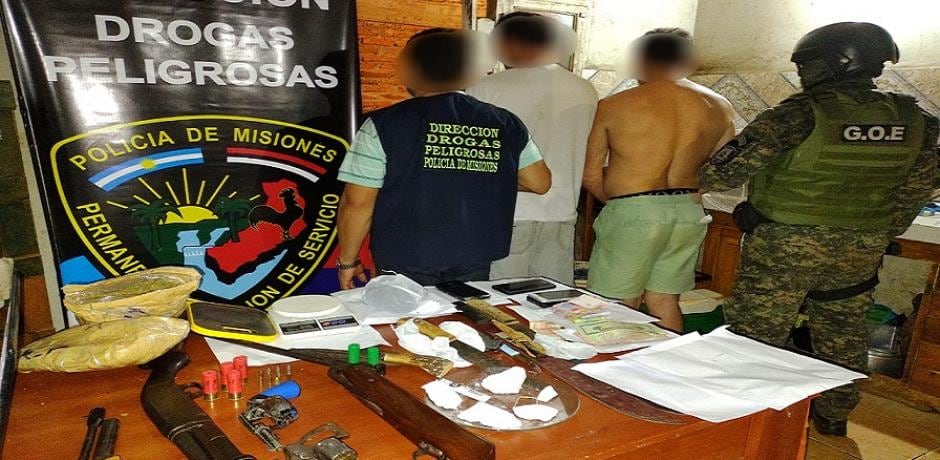 Tras un allanamiento, secuestraron marihuana, cocaína, celulares y armas en Posadas.