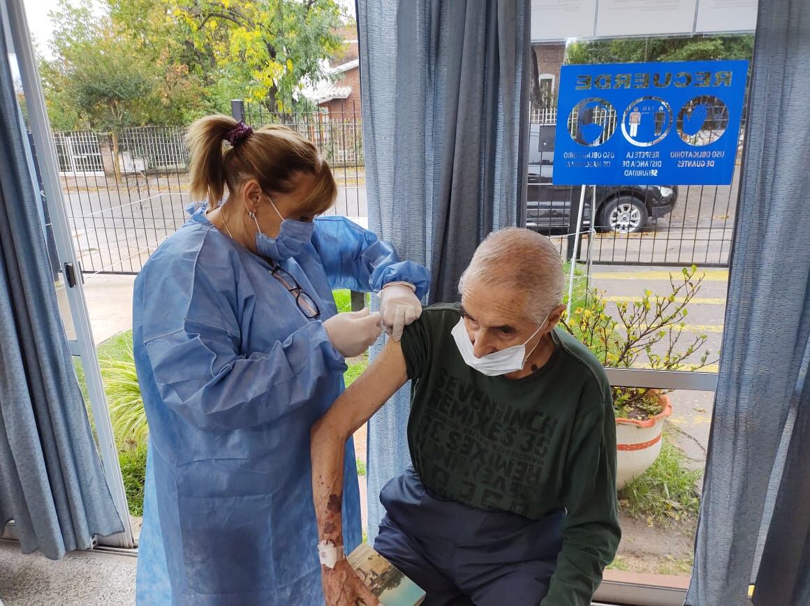 Campaña de vacunación antigripal (2021) en Villa Carlos Paz.