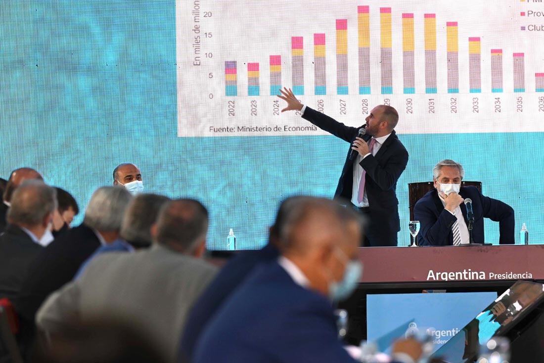 La foto del planteo de Argentina al FMI para reprogramar los pagos de su deuda, allí estaban presentes el presidente Alberto Fernández y el ministro de Economía, Martín Guzmán, en la casa del Bicentenario.