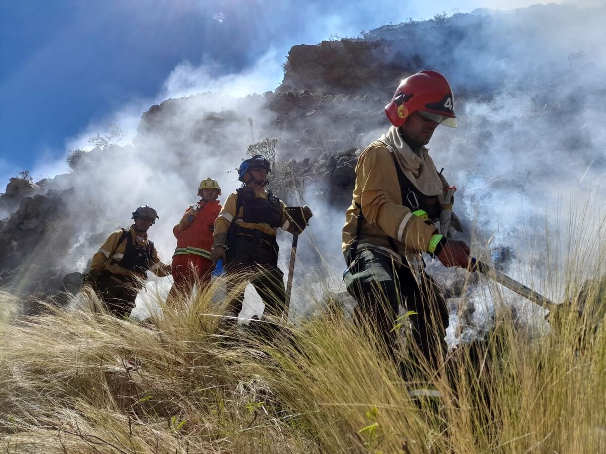 Incendios en Traslasierra: lograron contener algunos frentes