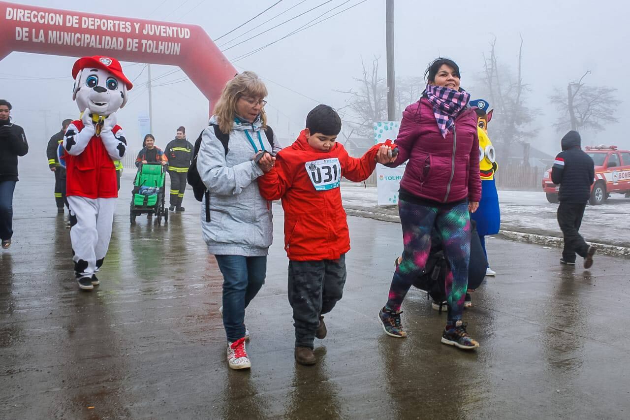 “Corriendo por una infancia feliz” en Tolhuin