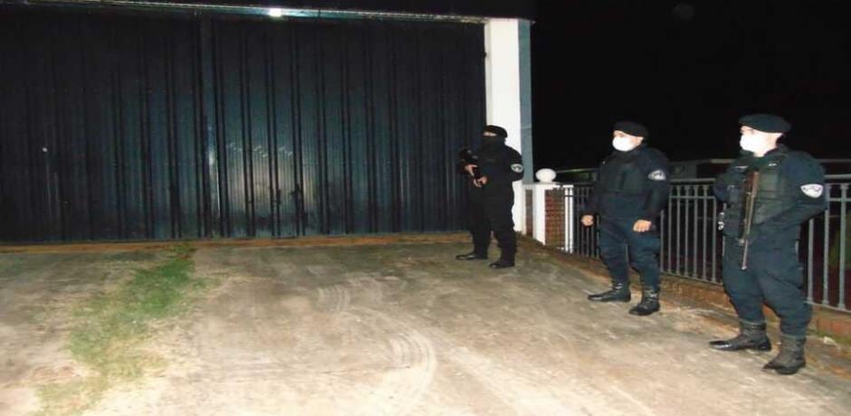 Hallan en Montecarlo un camión sustraído en Buenos Aires.