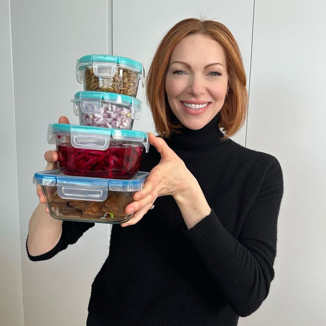 Laura Prepon con sus artículos de PrepOn Kitchen