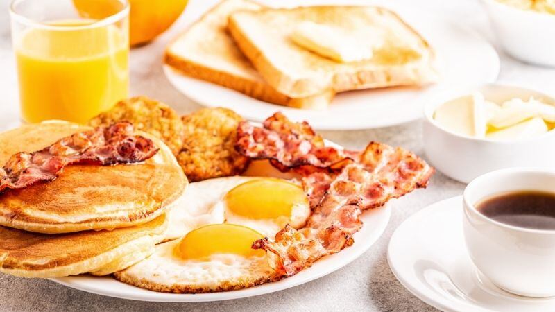 La joven preparaba el desayuno del hombre cuando él buscó una lapicera. (Imagen Ilustrativa)