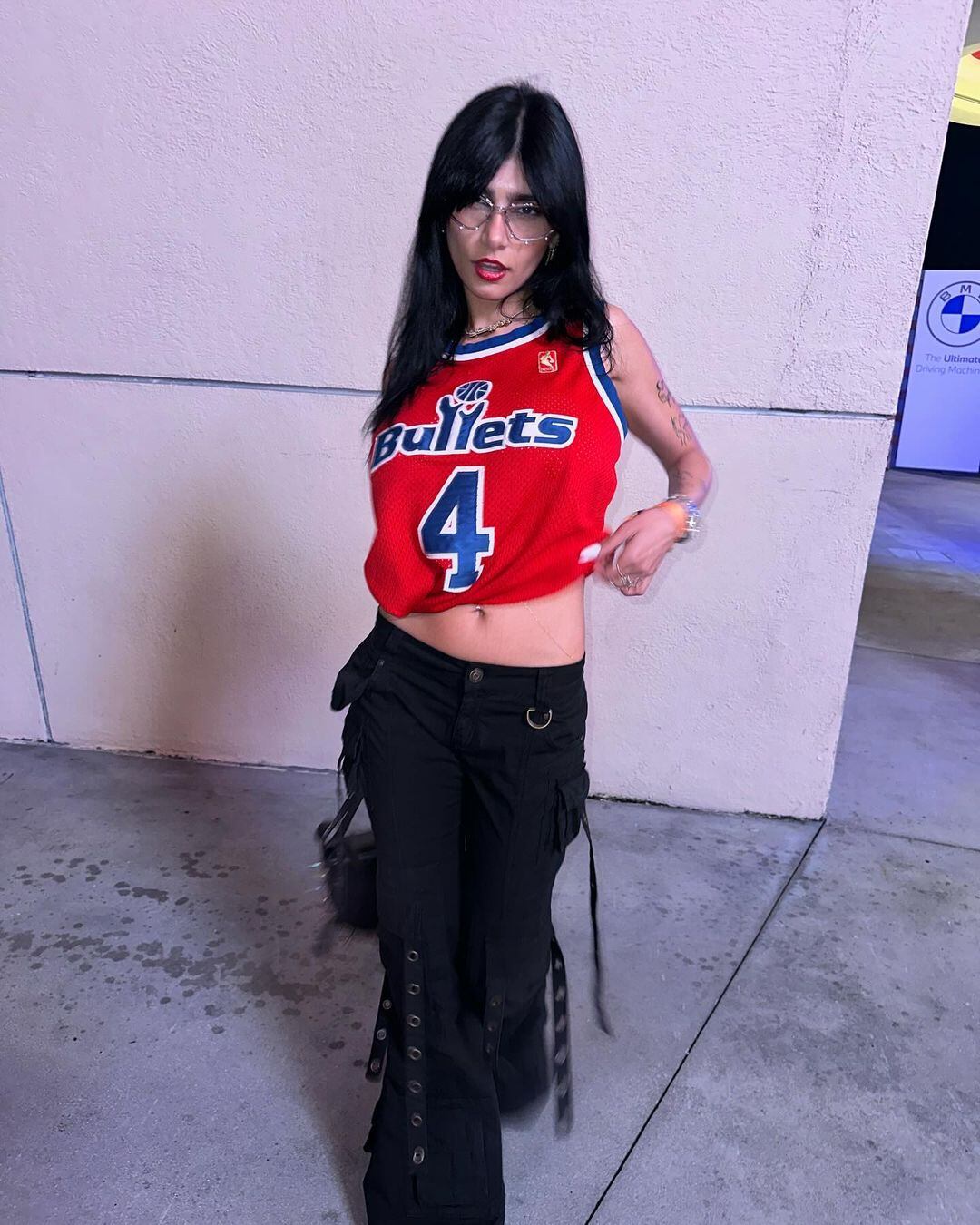 El estilo athleisure de Mia Khalifa para el partido de la NBA.